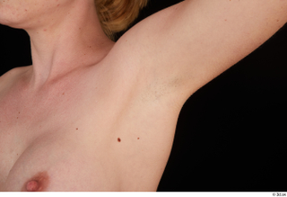 Vinna Reed nude underarm 0001.jpg